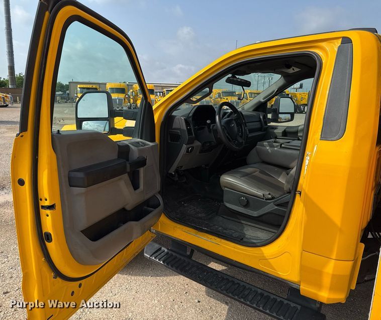 image for item EJ4540 2020 Ford F350 Super Duty utility bed pickup truck