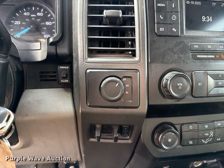 image for item EJ4540 2020 Ford F350 Super Duty utility bed pickup truck