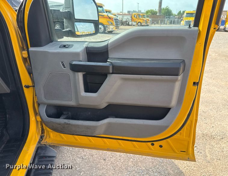 image for item EJ4540 2020 Ford F350 Super Duty utility bed pickup truck