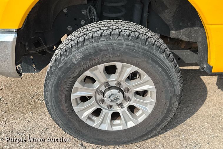 image for item EJ4540 2020 Ford F350 Super Duty utility bed pickup truck