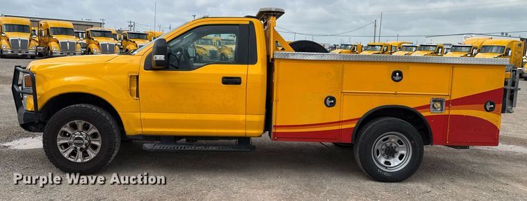 image for item EJ4541 2020 Ford F350 Super Duty utility bed pickup truck