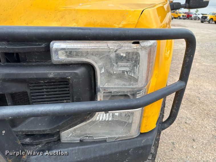 image for item EJ4541 2020 Ford F350 Super Duty utility bed pickup truck