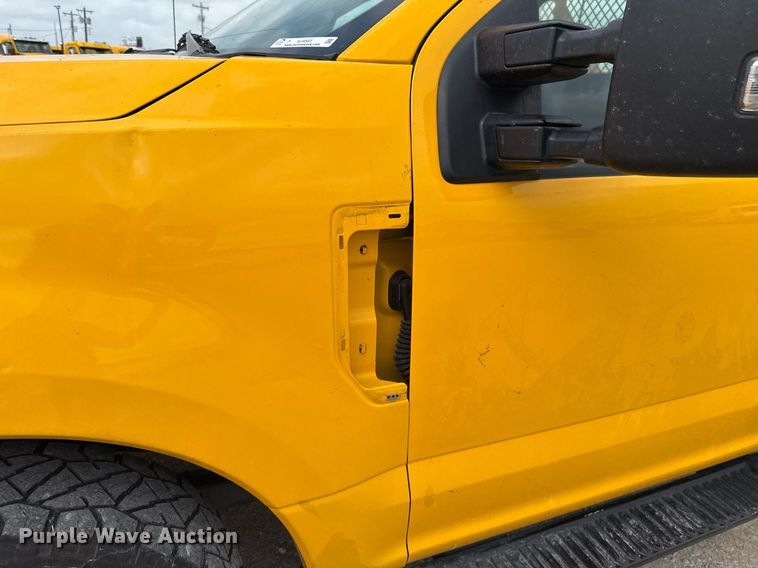 image for item EJ4541 2020 Ford F350 Super Duty utility bed pickup truck