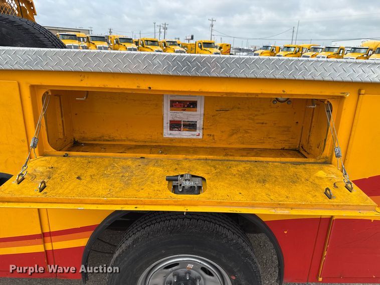 image for item EJ4541 2020 Ford F350 Super Duty utility bed pickup truck