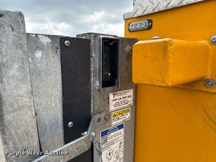 image for item EJ4541 2020 Ford F350 Super Duty utility bed pickup truck