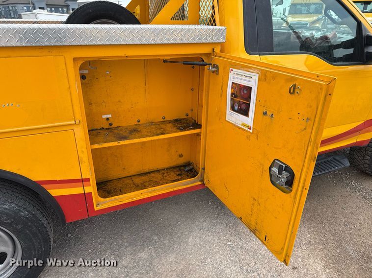 image for item EJ4541 2020 Ford F350 Super Duty utility bed pickup truck