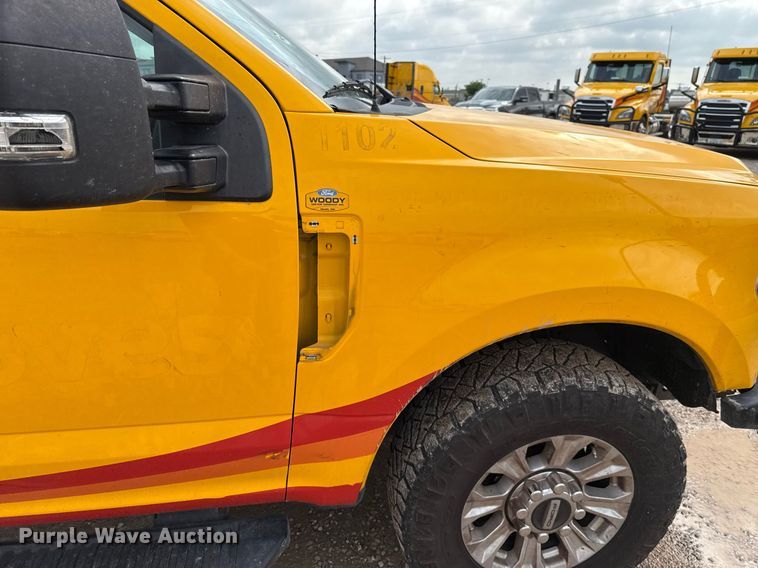 image for item EJ4541 2020 Ford F350 Super Duty utility bed pickup truck