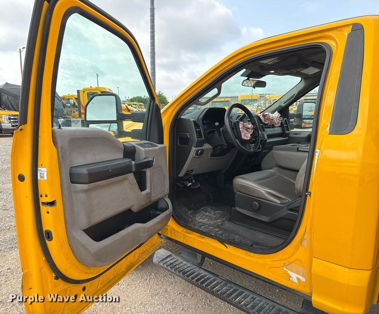 image for item EJ4541 2020 Ford F350 Super Duty utility bed pickup truck