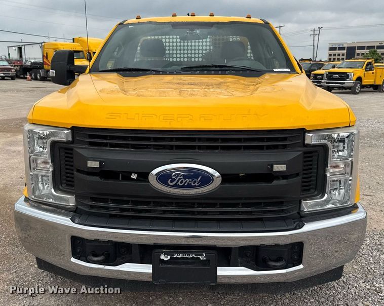 image for item EJ4544 2019 Ford F350 Super Duty utility bed pickup truck