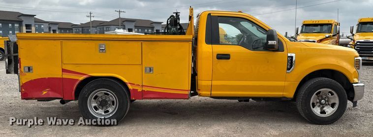 image for item EJ4544 2019 Ford F350 Super Duty utility bed pickup truck