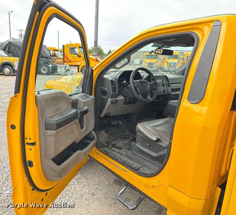 image for item EJ4544 2019 Ford F350 Super Duty utility bed pickup truck