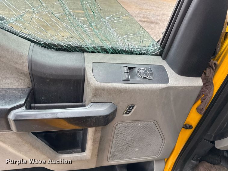 image for item EJ4544 2019 Ford F350 Super Duty utility bed pickup truck