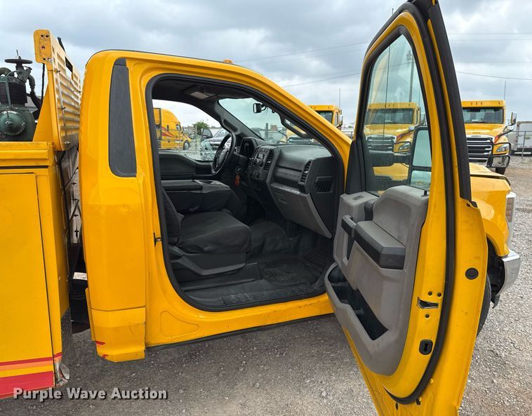 image for item EJ4544 2019 Ford F350 Super Duty utility bed pickup truck