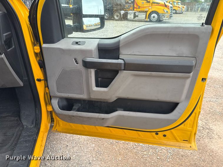 image for item EJ4544 2019 Ford F350 Super Duty utility bed pickup truck