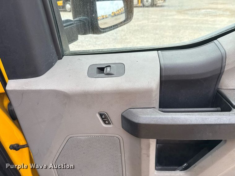 image for item EJ4544 2019 Ford F350 Super Duty utility bed pickup truck