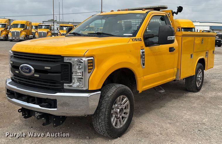 image for item EJ4546 2019 Ford F350 Super Duty utility bed pickup truck
