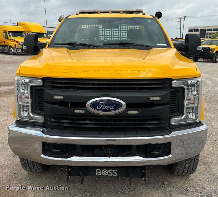 image for item EJ4546 2019 Ford F350 Super Duty utility bed pickup truck