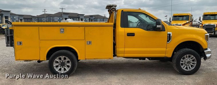 image for item EJ4546 2019 Ford F350 Super Duty utility bed pickup truck