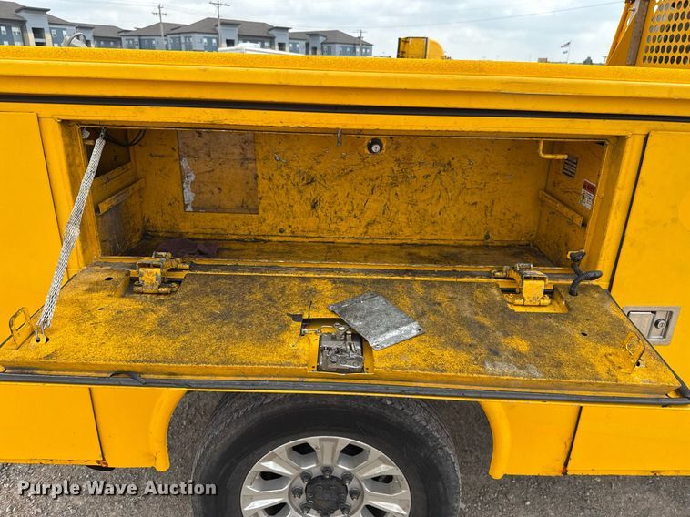 image for item EJ4546 2019 Ford F350 Super Duty utility bed pickup truck