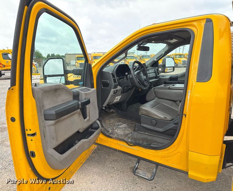 image for item EJ4546 2019 Ford F350 Super Duty utility bed pickup truck