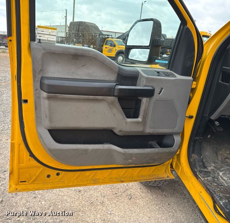 image for item EJ4546 2019 Ford F350 Super Duty utility bed pickup truck