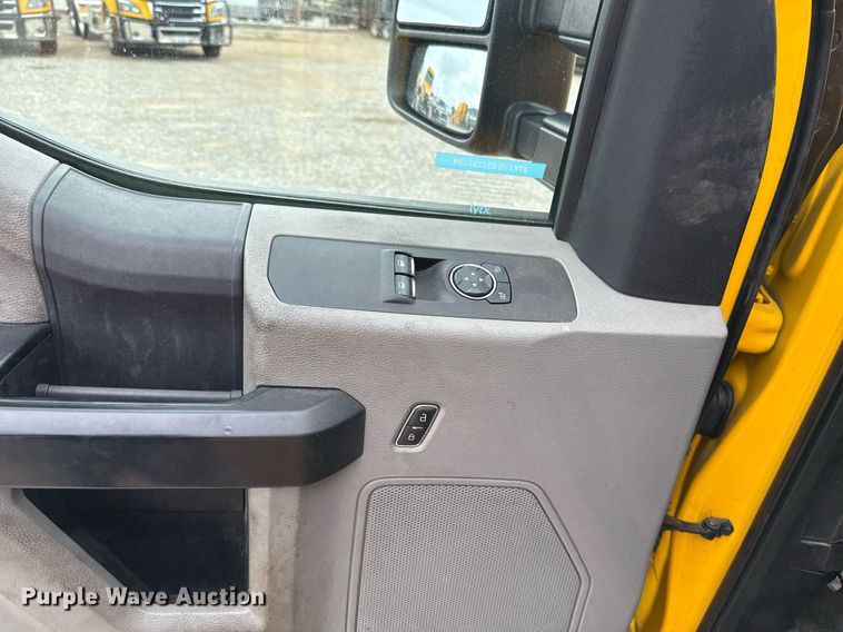 image for item EJ4546 2019 Ford F350 Super Duty utility bed pickup truck