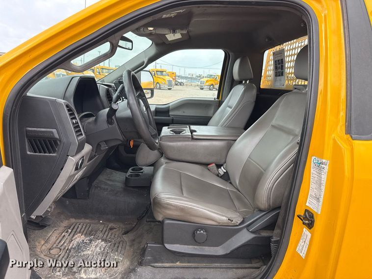 image for item EJ4546 2019 Ford F350 Super Duty utility bed pickup truck