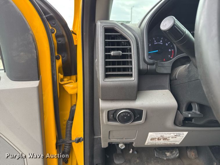 image for item EJ4546 2019 Ford F350 Super Duty utility bed pickup truck