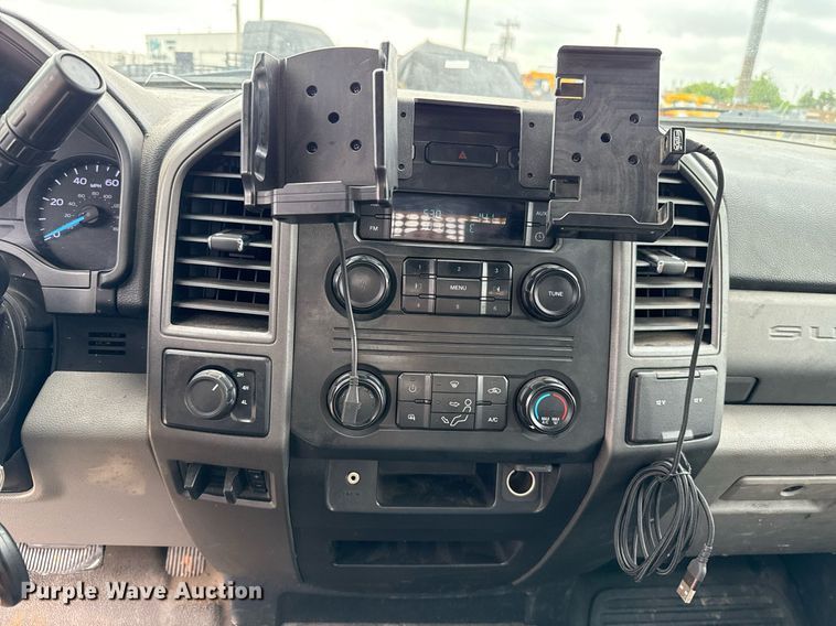 image for item EJ4546 2019 Ford F350 Super Duty utility bed pickup truck