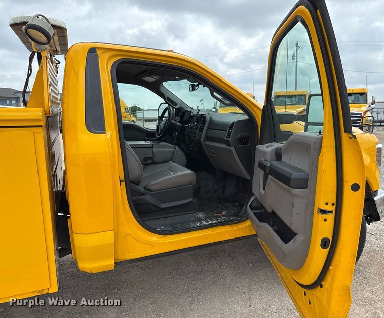 image for item EJ4546 2019 Ford F350 Super Duty utility bed pickup truck