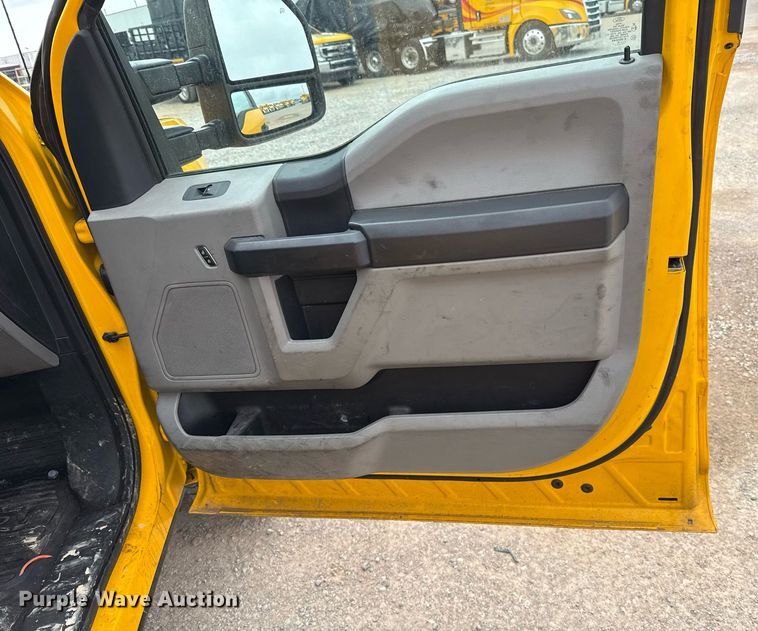 image for item EJ4546 2019 Ford F350 Super Duty utility bed pickup truck