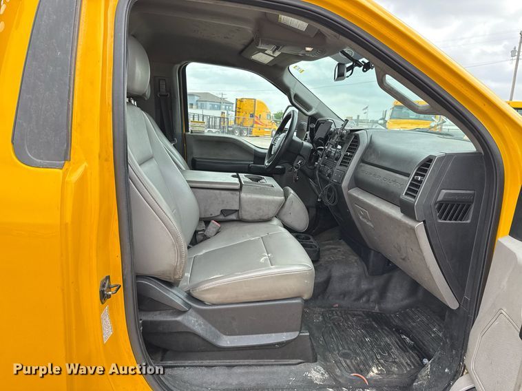 image for item EJ4546 2019 Ford F350 Super Duty utility bed pickup truck