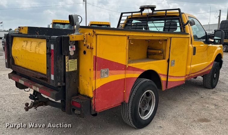 image for item EJ4547 2015 Ford F350 Super Duty  utility bed pickup truck