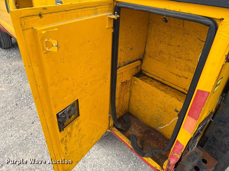 image for item EJ4547 2015 Ford F350 Super Duty  utility bed pickup truck