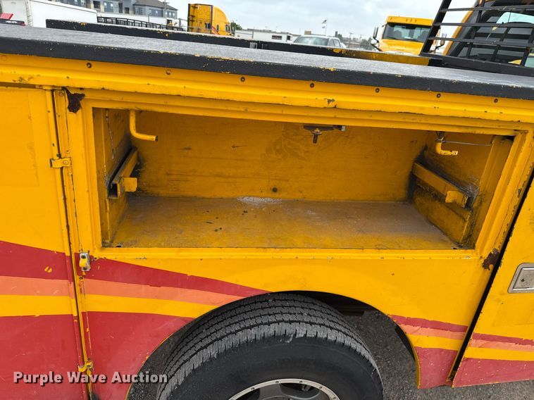 image for item EJ4547 2015 Ford F350 Super Duty  utility bed pickup truck