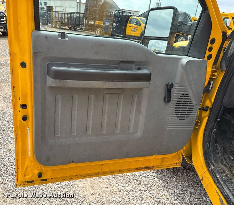 image for item EJ4547 2015 Ford F350 Super Duty  utility bed pickup truck