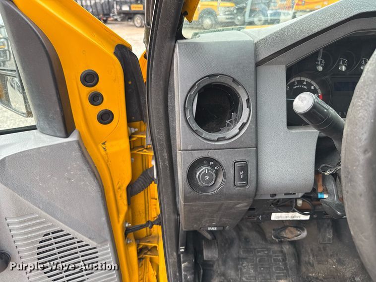 image for item EJ4547 2015 Ford F350 Super Duty  utility bed pickup truck