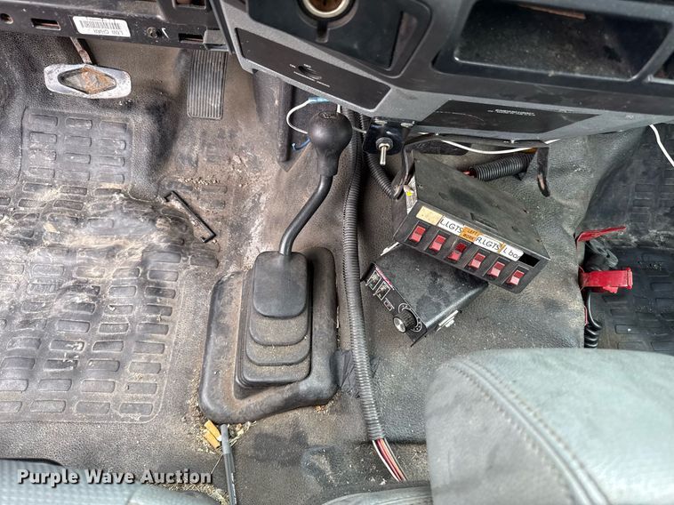 image for item EJ4547 2015 Ford F350 Super Duty  utility bed pickup truck