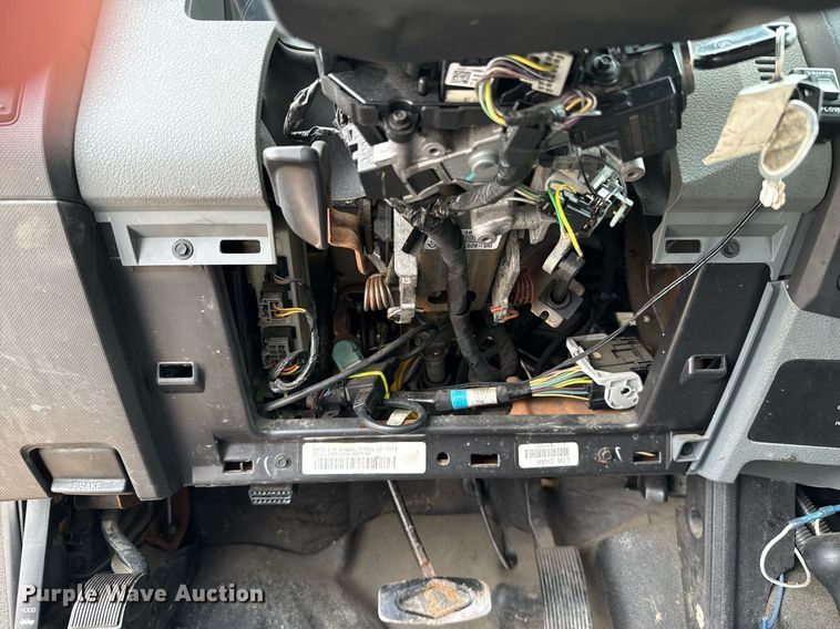 image for item EJ4547 2015 Ford F350 Super Duty  utility bed pickup truck