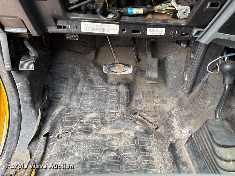 image for item EJ4547 2015 Ford F350 Super Duty  utility bed pickup truck