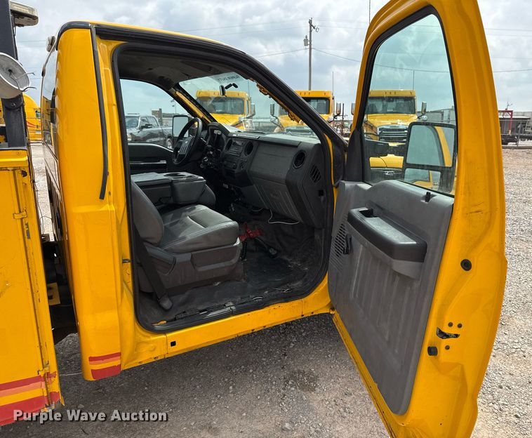 image for item EJ4547 2015 Ford F350 Super Duty  utility bed pickup truck