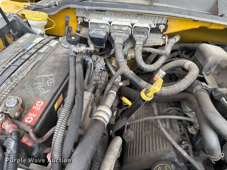 image for item EJ4547 2015 Ford F350 Super Duty  utility bed pickup truck