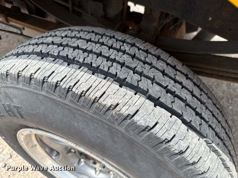 image for item EJ4547 2015 Ford F350 Super Duty  utility bed pickup truck