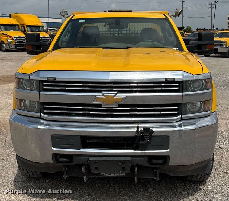 image for item EJ4548 2018 Chevrolet Silverado 3500HD utility bed pickup truck