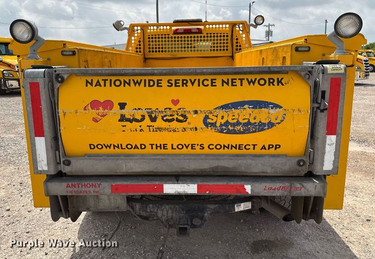 image for item EJ4548 2018 Chevrolet Silverado 3500HD utility bed pickup truck