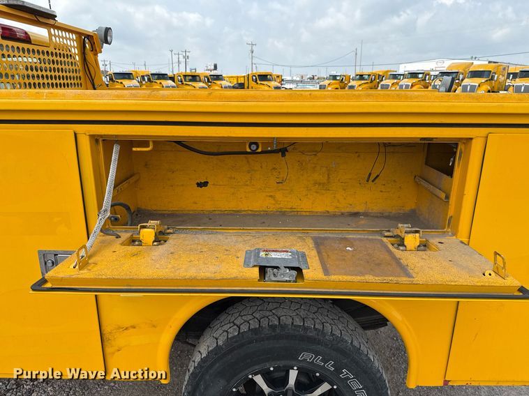 image for item EJ4548 2018 Chevrolet Silverado 3500HD utility bed pickup truck