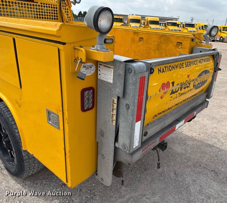 image for item EJ4548 2018 Chevrolet Silverado 3500HD utility bed pickup truck