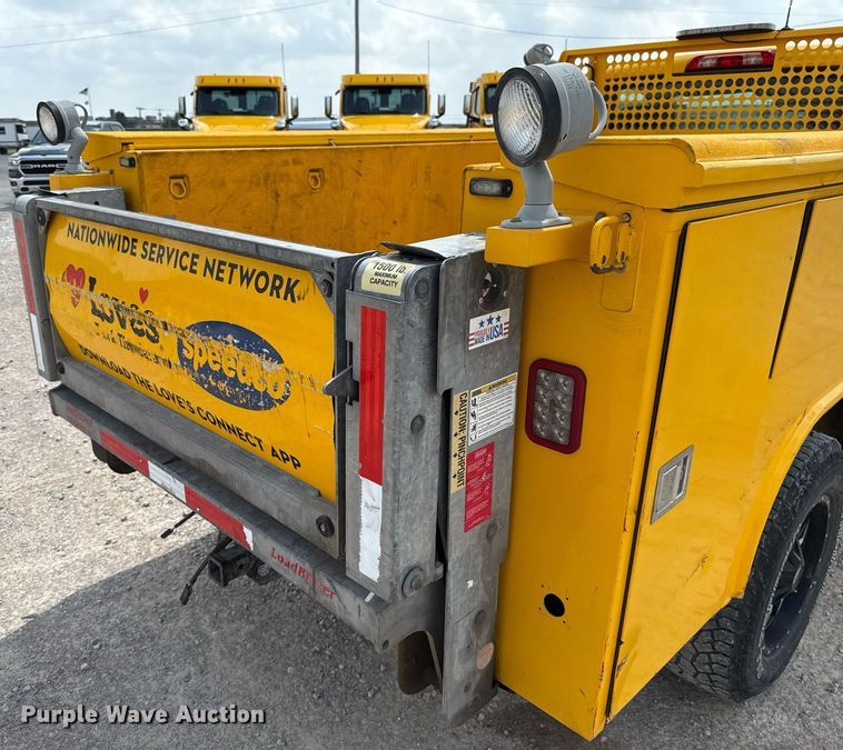 image for item EJ4548 2018 Chevrolet Silverado 3500HD utility bed pickup truck