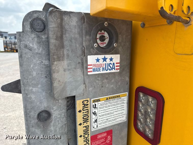 image for item EJ4548 2018 Chevrolet Silverado 3500HD utility bed pickup truck