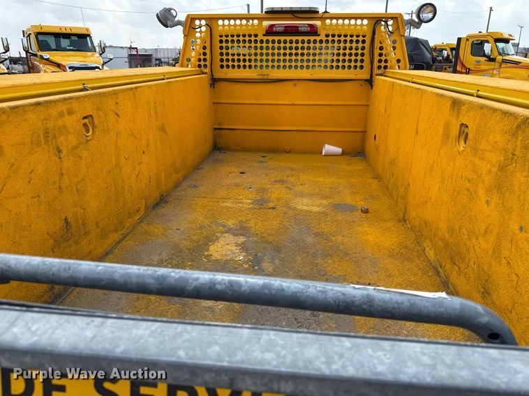 image for item EJ4548 2018 Chevrolet Silverado 3500HD utility bed pickup truck